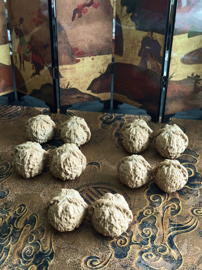 Pumpkin Wenwan Walnut - Big-Hand Friendly, Full-Palm Feel (44–48mm)